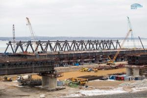Строители Керченского моста начали сборку арок
