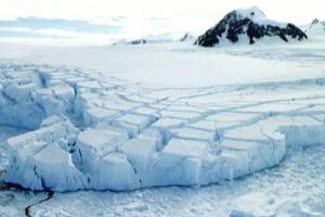 Британские ученые отправятся в Антарктиду на поиски метеоритов