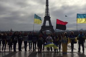 В Париже провели проукраинскую акцию: Крым - это Украина