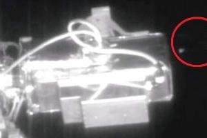 Уникальное видео: камера сняла, как мимо МКС пролетает группа НЛО