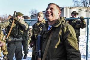 К дому Захарченко в Донецке подогнали грузовики: жители надеются на отъезд главаря "ДНР"