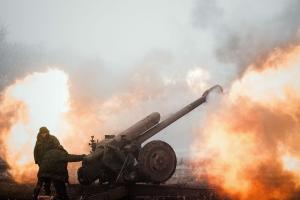 Горловка несколько часов дрожит от мощных "минусов", вспышки на полнеба, в городе прогремел взрыв - соцсети
