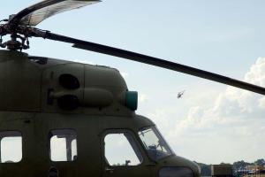 В Сеть попало новое видео с места крушения военного вертолета МИ-2 под Краматорском