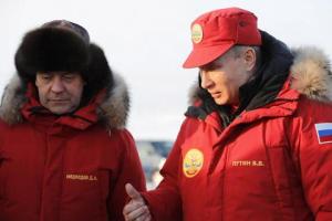 Зачем Путин и Медведев поехали в Арктику - военный эксперт