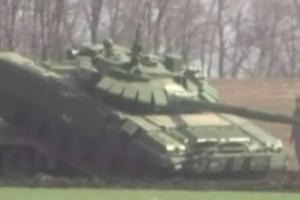 На границу с Украиной прибывают десятки модернизированных российских танков