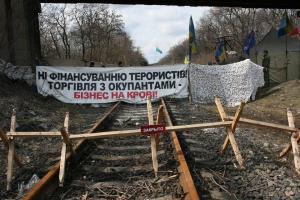 Блокада Донбасса: советник министра МВД встретился с "блокадниками" на редуте в Луганской области