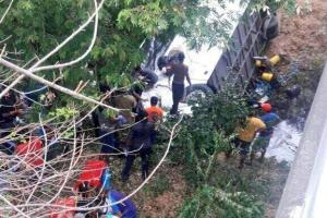 В Панаме пассажирский автобус рухнул в пропасть с моста: много жертв