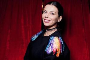 Беременная певица Анна Седокова продемонстрировала поклонникам растяжку