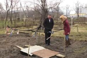 На Львовщине на частном земельном участке образовалась яма с нефтью
