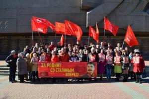 В Сети жестко прокомментировали митинг в честь Сталина, проведенный в Крыму: Даже совок переплюнули!