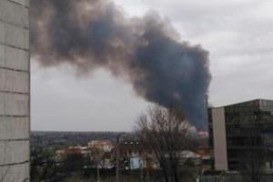 Власти Луганска назвали причину масштабного пожара: жители не верят в официальную версию
