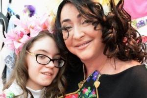 Певица Лолита призналась, что ее 18-летняя дочь не спешит искать себе возлюбленного