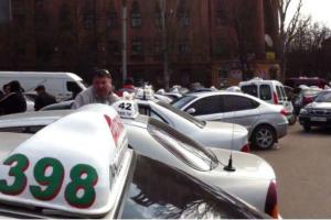 В Горловке боевики "прессуют" таксистов – приостановлены междугородние перевозки