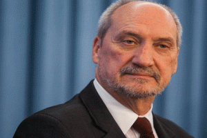 Министр обороны Польши пообещал раскрыть новые подробности авиакатастрофы под Смоленском