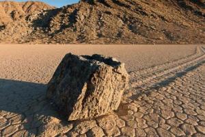 Загадочная планета: Тайны движущихся камней в Долине Смерти, расположенной в США