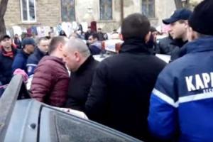 В Одессе прохожие чуть не устроили самосуд над пьяным охранником, летавшим по городу на служебном авто 