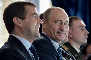 Подковерные игры Кремля: Кто выйдет победителем в конфликте Путина с Медведевым?