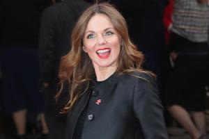 Певица Джери Холлиуэлл отдохнула на пляже с 2-месячным сыном: появилось фото