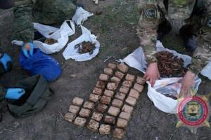 В Мариуполе мужчина обнаружил бесхозный пакет с боеприпасами