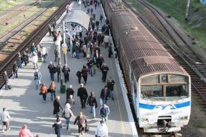 В Киевской области пассажиры перекрывали железную дорогу: Укрзализныця подсчитывает убытки