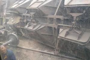 Под Мариуполем сошел с рельсов грузовой поезд - соцсети