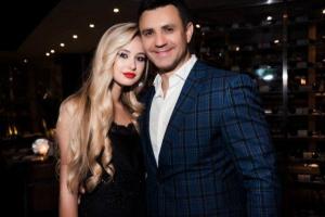 Украинский ресторатор Николай Тищенко отдыхает с молодой женой в Диснейленде