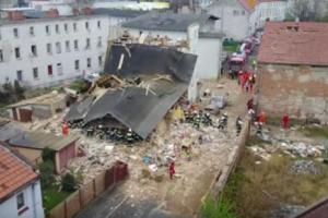 Обрушение жилого дома в Польше: в Сети появились фото и видео с места трагедии