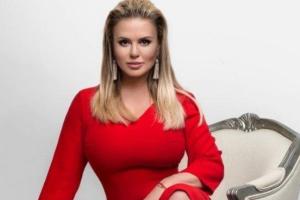 Поклонники Анны Семенович обсуждают фигуру певицы в кружевном боди