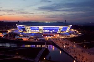 Житель Донецка показал, как сегодня "сияет" стадион "Донбасс Арена": появилось видео