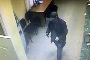 В Киеве со стрельбой ограблен банк: добычей преступника стали 285 гривен