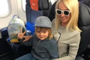 Яна Рудковская опубликовала в Instagram снимки с новой фотосессии своего подросшего сына