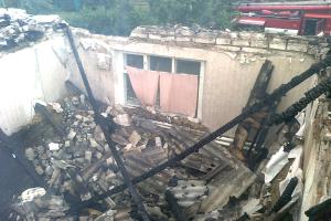 На Луганщине в результате попадания молнии возник пожар в жилом доме