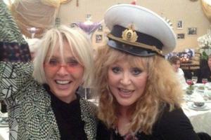 Естественная красота: Алла Пугачева показала, как выглядит Лайма Вайкуле без макияжа