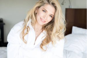 Поклонники Веры Брежневой в восторге от новых фото певицы