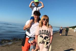 Юморист Максим Галкин опубликовал в Instagram новые трогательные снимки с Аллой Пугачевой