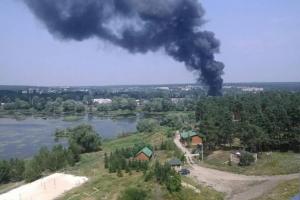 В Харьковской области горят склады автозапчастей: на пожаре пострадали 2 человека