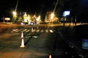 В городе Белая Церковь автомобиль "Mazda" сбил двух пешеходов, переходивших дорогу