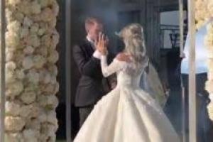 Певица Наталья Подольская в Instagram разместила фото роскошного торта со свадьбы Никиты Преснякова