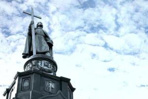 В Киеве ко дню крещения Киевской Руси полностью отреставрировали памятник князю Владимиру