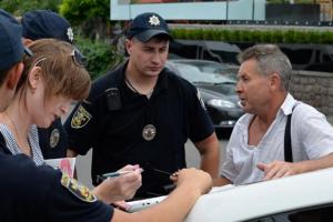 В Николаеве водитель маршрутного такси напал на журналиста программы "ДжеДАЇ"