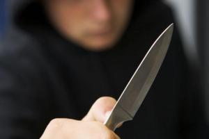 В Киеве во время конфликта из-за девушки несовершеннолетний получил ножевое ранение