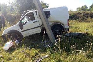В Хмельницкой области "Ford Transit Connect" врезался в электроопору: погибла молодая пара