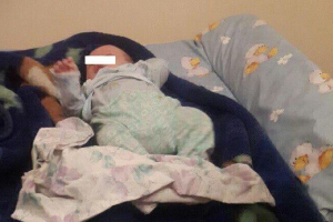 В Луцке патрульные забрали у пьяной компании и доставили в реанимацию младенца