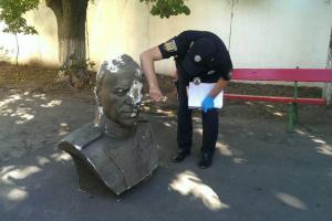 В Одессе неизвестные вандалы разрушили бюст маршала Жукова