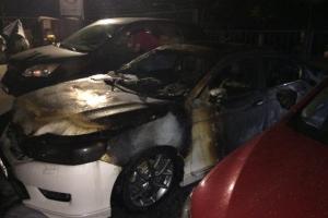 В Харькове на автостоянке произошел пожар: пострадали несколько автомобилей