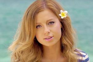 Продюсер Максим Фадеев сообщил радостную новость: певица Юлия Савичева стала мамой в первый раз