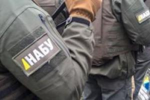 Свекровь главы НАПК "заблокировала" в квартире следователя НАБУ: появилось видео