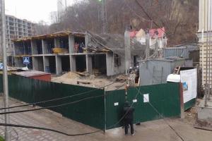 В престижном районе Киева обрушился недостроенный дом: появилось видео
