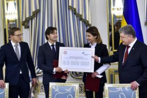 Порошенко передал 3 млн гривен из своего фонда для создания Музея Революции Достоинства