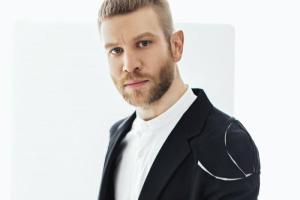 Скандальный Иван Дорн разделся на сцене во время выступления в Москве